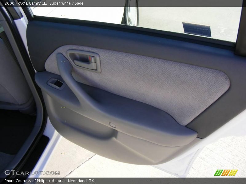 Super White / Sage 2000 Toyota Camry CE