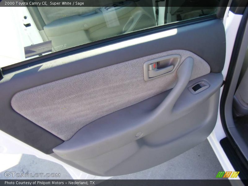 Super White / Sage 2000 Toyota Camry CE