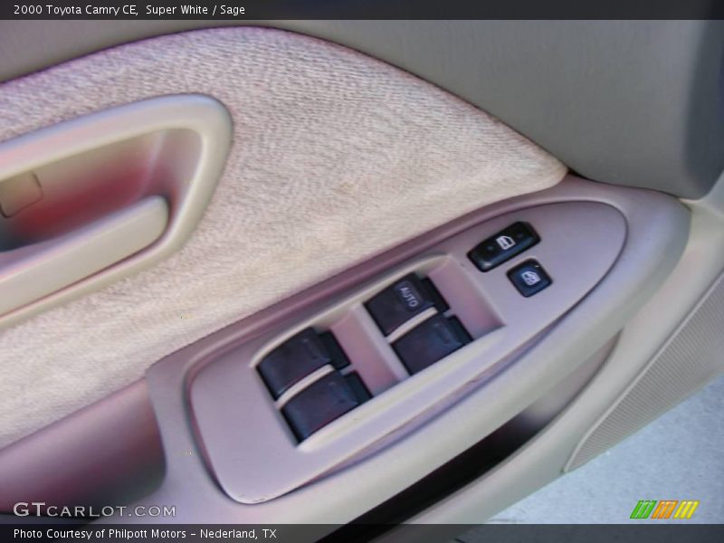 Super White / Sage 2000 Toyota Camry CE
