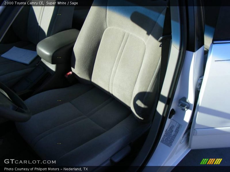 Super White / Sage 2000 Toyota Camry CE