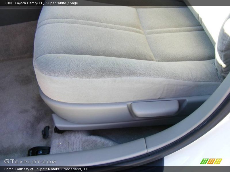 Super White / Sage 2000 Toyota Camry CE