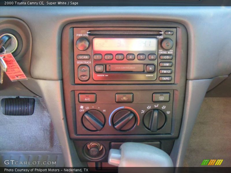 Super White / Sage 2000 Toyota Camry CE
