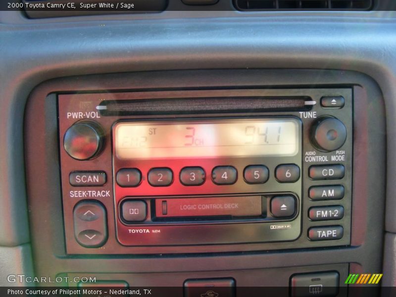 Super White / Sage 2000 Toyota Camry CE