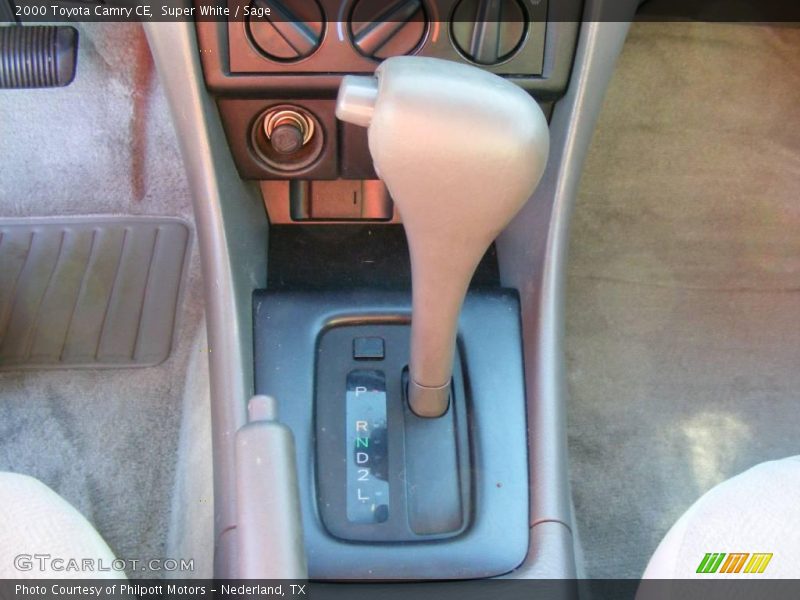 Super White / Sage 2000 Toyota Camry CE