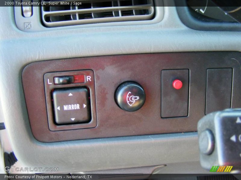 Super White / Sage 2000 Toyota Camry CE