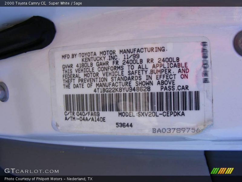 Super White / Sage 2000 Toyota Camry CE