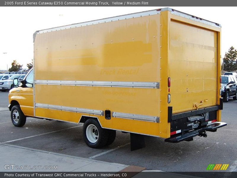 Yellow / Medium Flint 2005 Ford E Series Cutaway E350 Commercial Moving Truck
