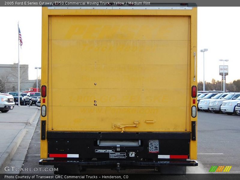Yellow / Medium Flint 2005 Ford E Series Cutaway E350 Commercial Moving Truck