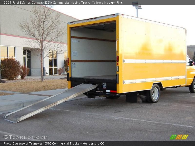 Yellow / Medium Flint 2005 Ford E Series Cutaway E350 Commercial Moving Truck