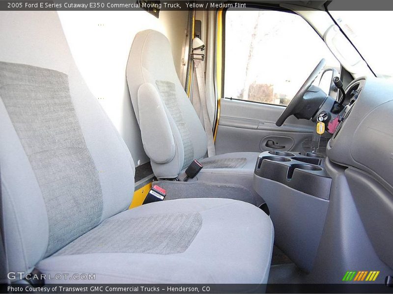Yellow / Medium Flint 2005 Ford E Series Cutaway E350 Commercial Moving Truck