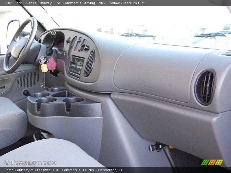 Yellow / Medium Flint 2005 Ford E Series Cutaway E350 Commercial Moving Truck