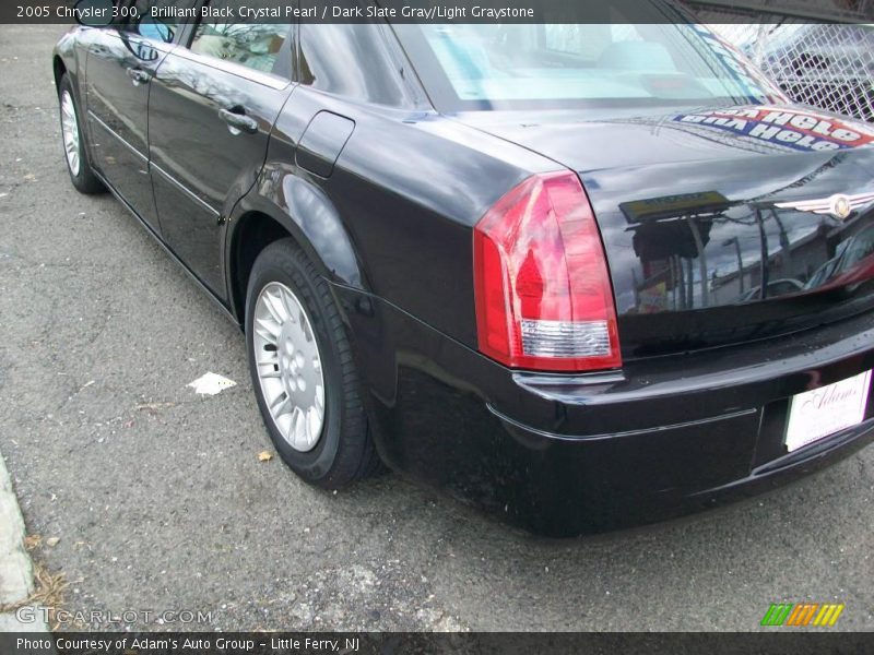 Brilliant Black Crystal Pearl / Dark Slate Gray/Light Graystone 2005 Chrysler 300