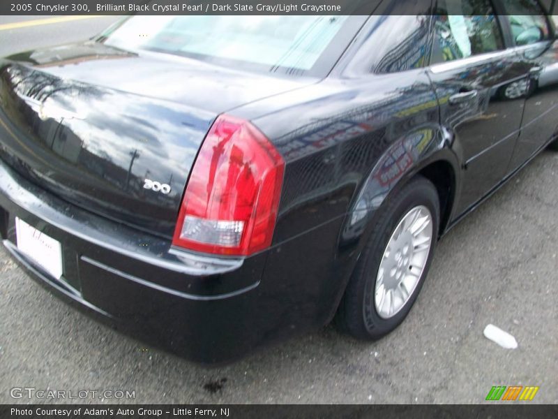 Brilliant Black Crystal Pearl / Dark Slate Gray/Light Graystone 2005 Chrysler 300