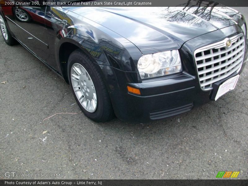 Brilliant Black Crystal Pearl / Dark Slate Gray/Light Graystone 2005 Chrysler 300