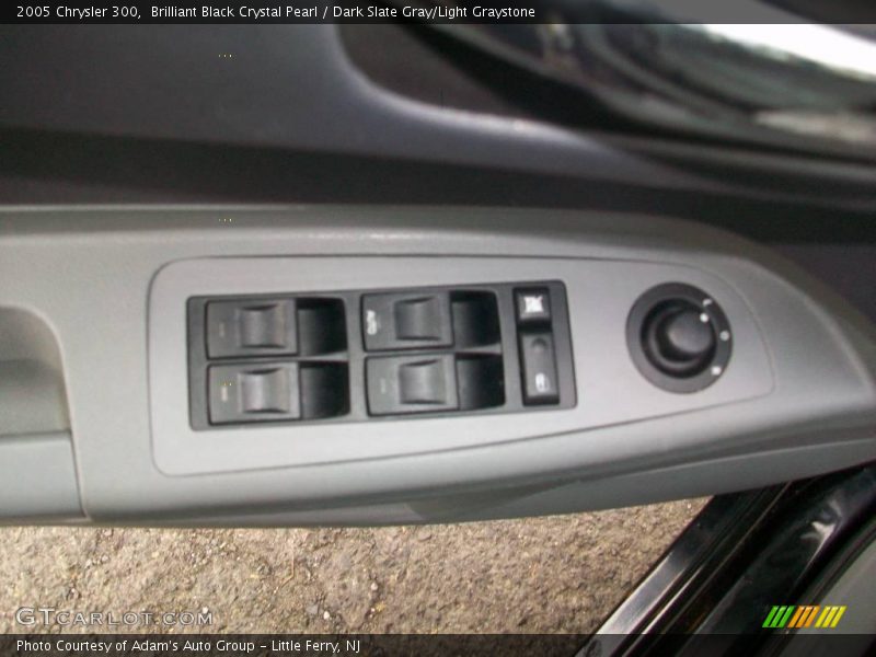 Brilliant Black Crystal Pearl / Dark Slate Gray/Light Graystone 2005 Chrysler 300