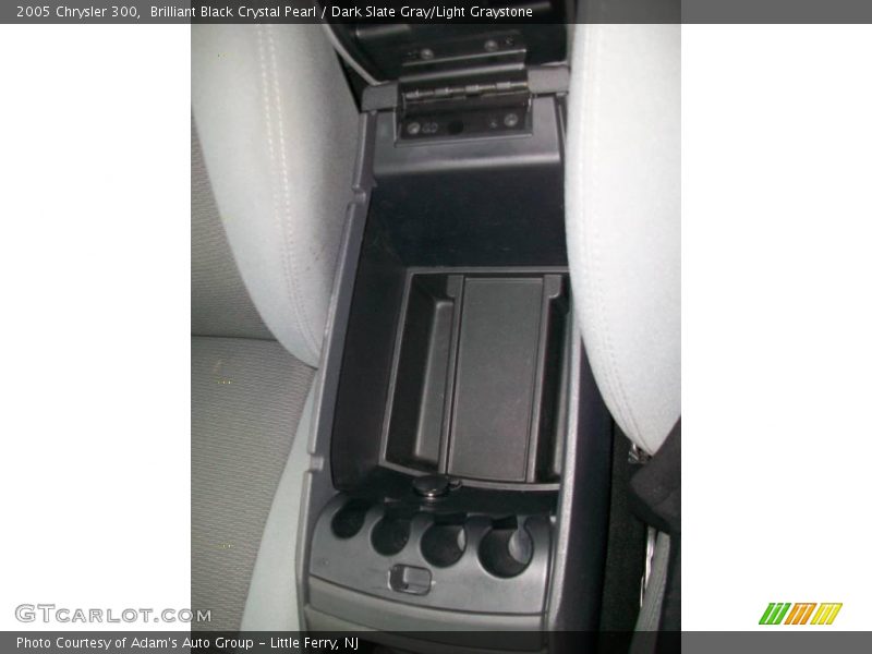 Brilliant Black Crystal Pearl / Dark Slate Gray/Light Graystone 2005 Chrysler 300