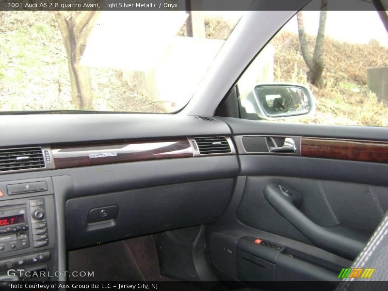 Light Silver Metallic / Onyx 2001 Audi A6 2.8 quattro Avant