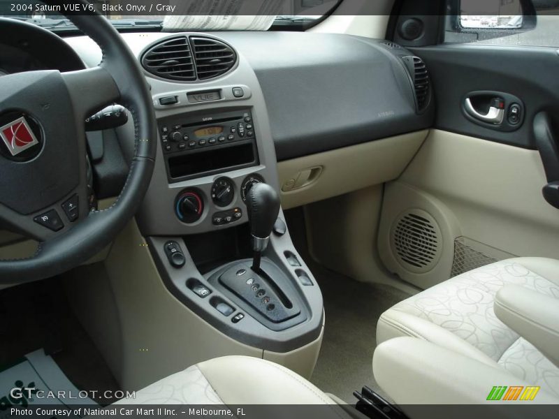 Black Onyx / Gray 2004 Saturn VUE V6