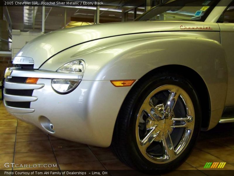 Ricochet Silver Metallic / Ebony Black 2005 Chevrolet SSR