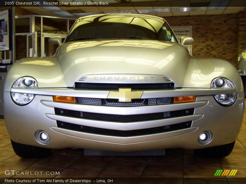 Ricochet Silver Metallic / Ebony Black 2005 Chevrolet SSR
