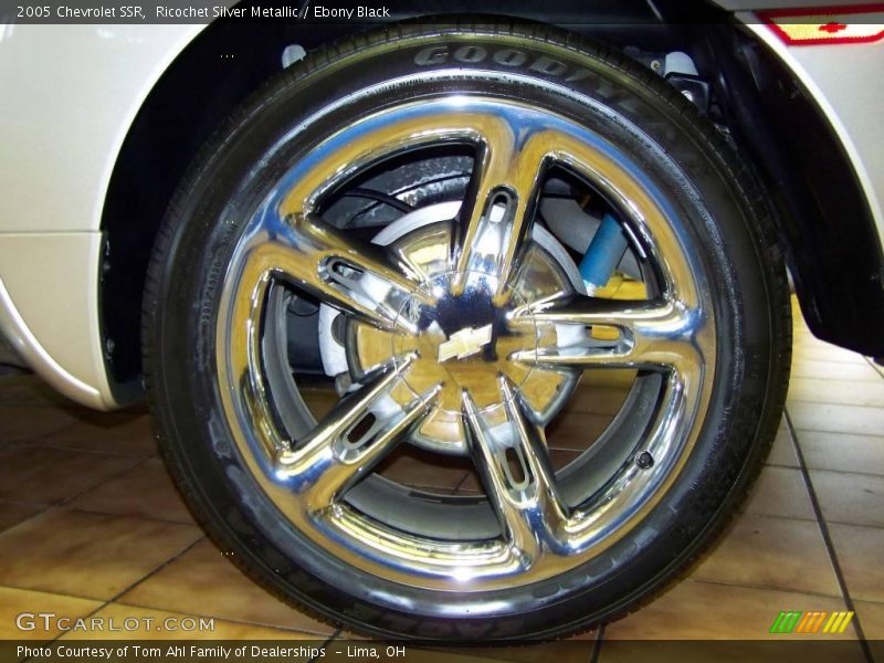 Ricochet Silver Metallic / Ebony Black 2005 Chevrolet SSR