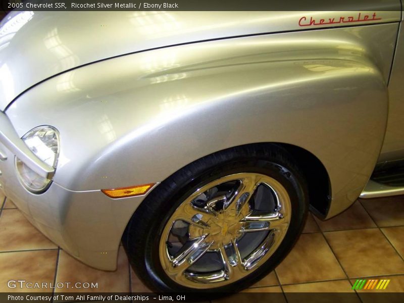 Ricochet Silver Metallic / Ebony Black 2005 Chevrolet SSR