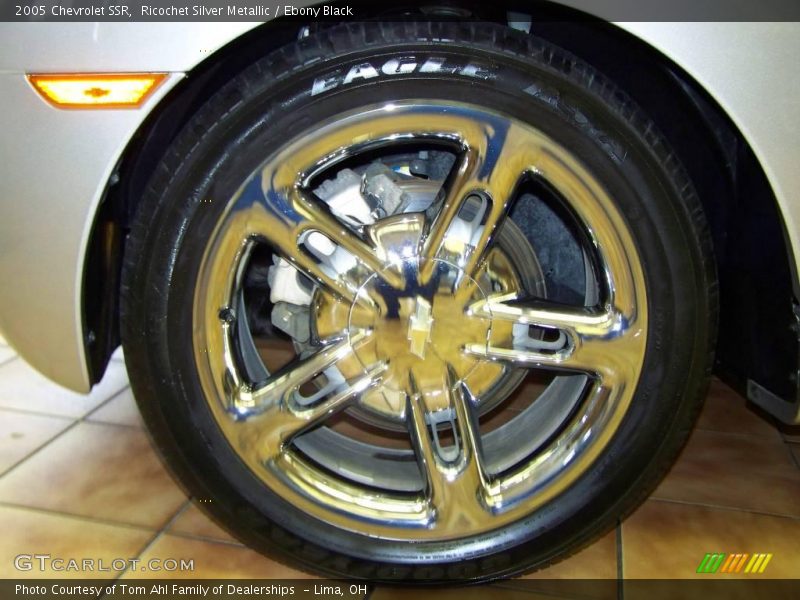 Ricochet Silver Metallic / Ebony Black 2005 Chevrolet SSR
