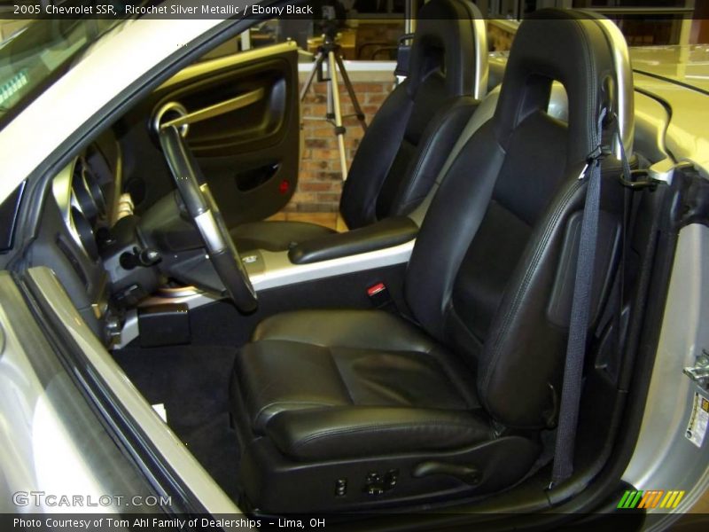 Ricochet Silver Metallic / Ebony Black 2005 Chevrolet SSR