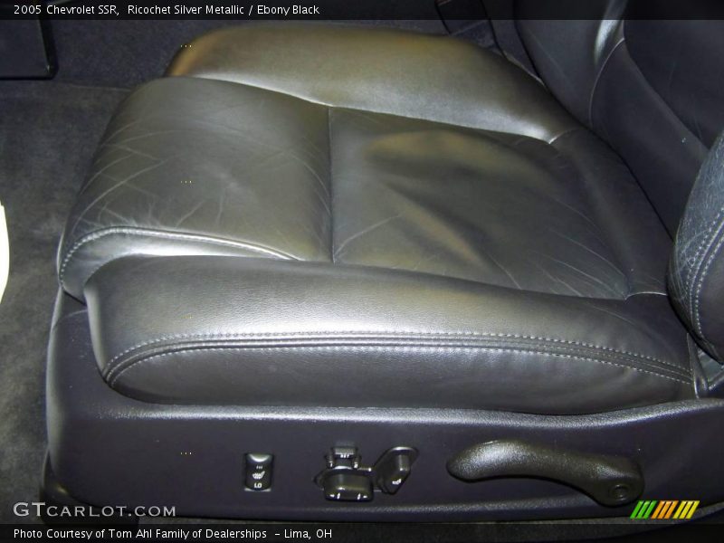 Ricochet Silver Metallic / Ebony Black 2005 Chevrolet SSR