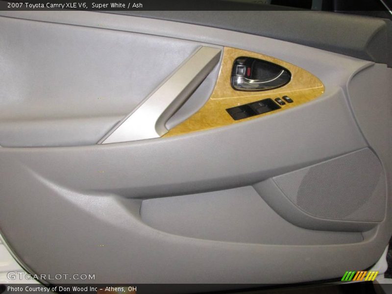 Super White / Ash 2007 Toyota Camry XLE V6