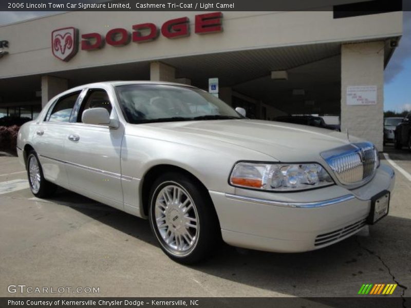 Cashmere Tri-Coat / Light Camel 2006 Lincoln Town Car Signature Limited