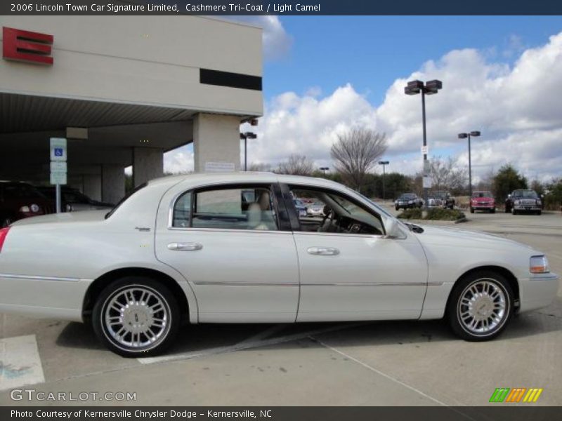 Cashmere Tri-Coat / Light Camel 2006 Lincoln Town Car Signature Limited