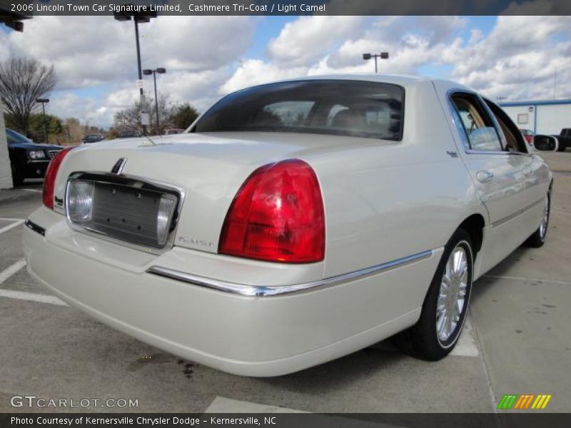 Cashmere Tri-Coat / Light Camel 2006 Lincoln Town Car Signature Limited