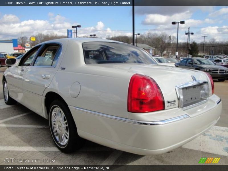 Cashmere Tri-Coat / Light Camel 2006 Lincoln Town Car Signature Limited