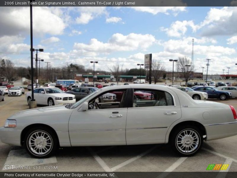 Cashmere Tri-Coat / Light Camel 2006 Lincoln Town Car Signature Limited