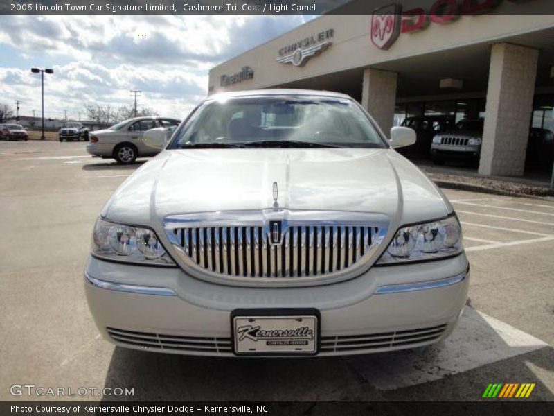 Cashmere Tri-Coat / Light Camel 2006 Lincoln Town Car Signature Limited