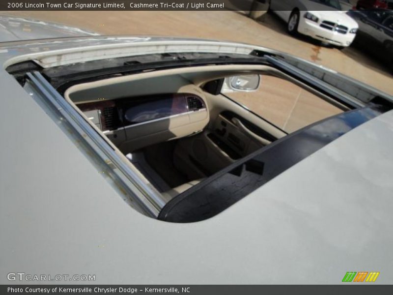 Cashmere Tri-Coat / Light Camel 2006 Lincoln Town Car Signature Limited