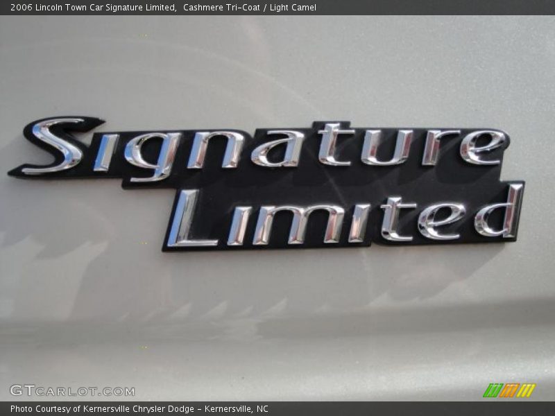 Cashmere Tri-Coat / Light Camel 2006 Lincoln Town Car Signature Limited