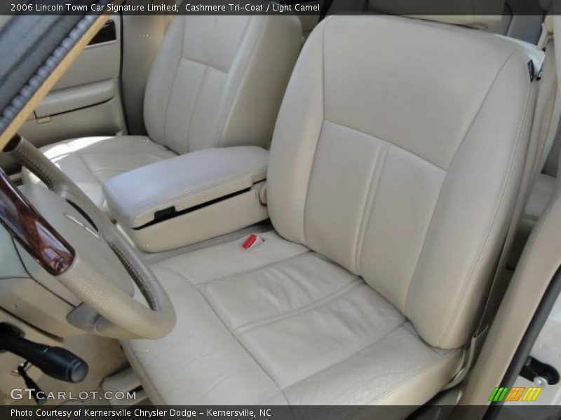 Cashmere Tri-Coat / Light Camel 2006 Lincoln Town Car Signature Limited