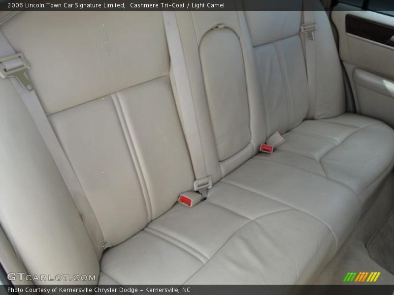 Cashmere Tri-Coat / Light Camel 2006 Lincoln Town Car Signature Limited