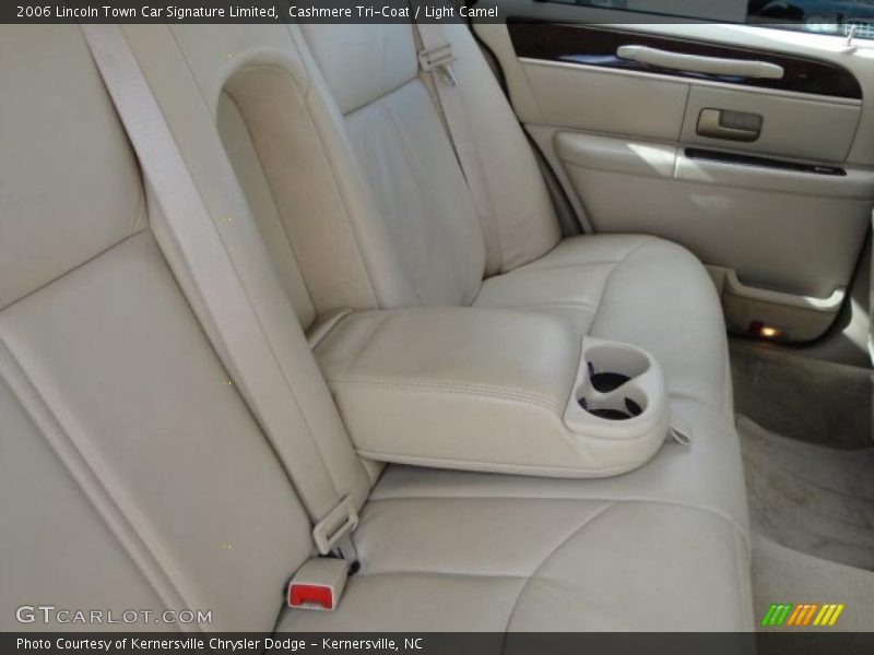 Cashmere Tri-Coat / Light Camel 2006 Lincoln Town Car Signature Limited