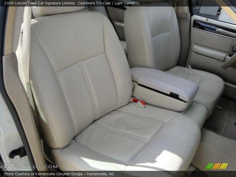 Cashmere Tri-Coat / Light Camel 2006 Lincoln Town Car Signature Limited
