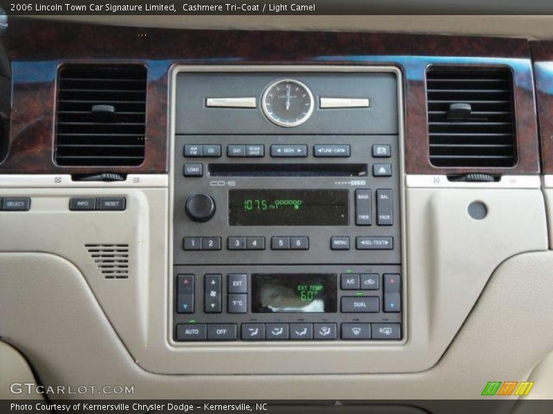 Cashmere Tri-Coat / Light Camel 2006 Lincoln Town Car Signature Limited