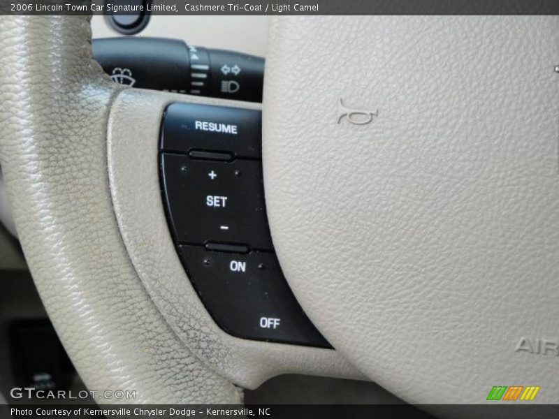 Cashmere Tri-Coat / Light Camel 2006 Lincoln Town Car Signature Limited