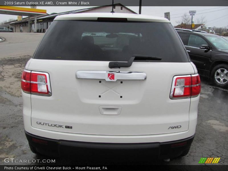 Cream White / Black 2009 Saturn Outlook XE AWD