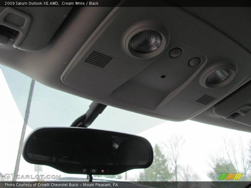 Cream White / Black 2009 Saturn Outlook XE AWD