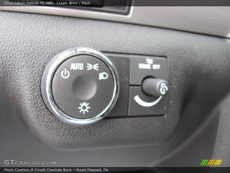 Cream White / Black 2009 Saturn Outlook XE AWD