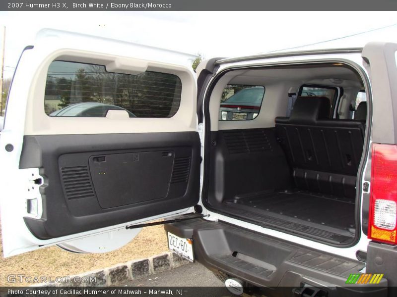 Birch White / Ebony Black/Morocco 2007 Hummer H3 X