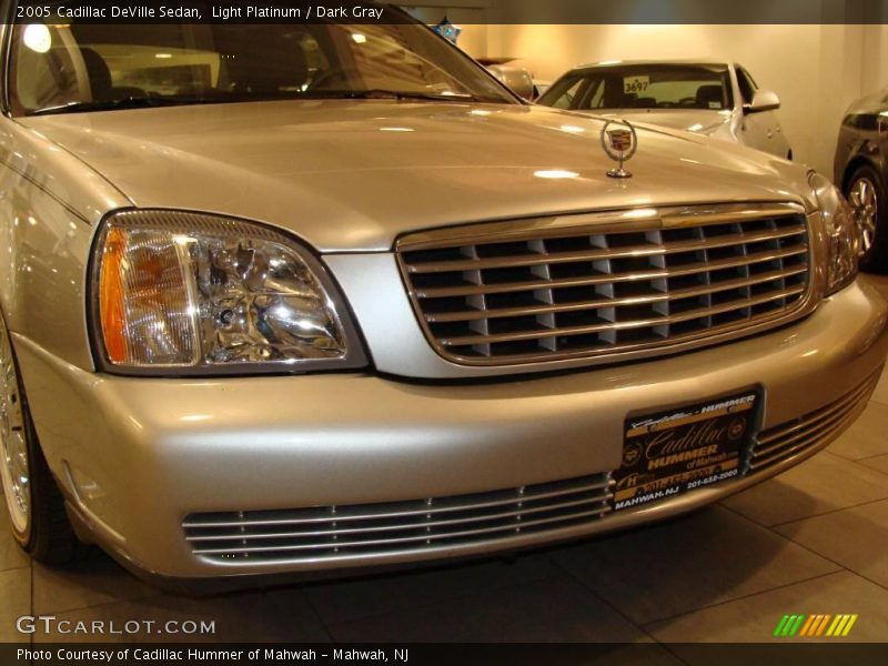 Light Platinum / Dark Gray 2005 Cadillac DeVille Sedan