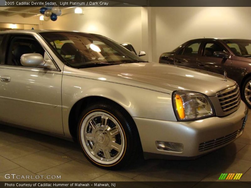 Light Platinum / Dark Gray 2005 Cadillac DeVille Sedan
